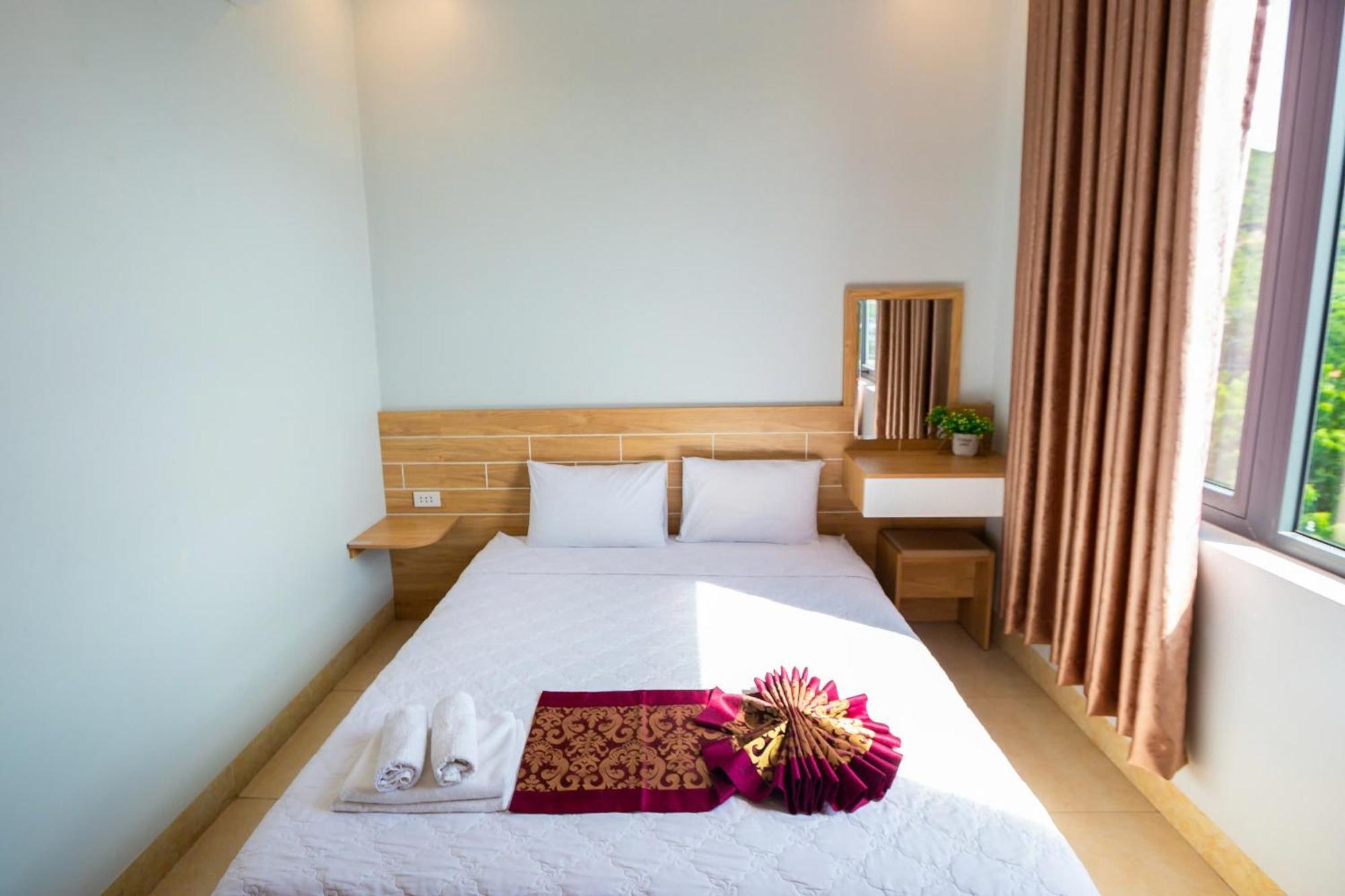 Chau Gia Hotel Vinh Hy Exterior photo